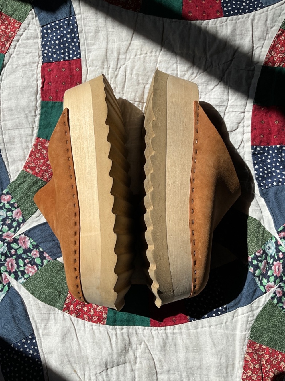 BRYR Chonk suede clogs - Picture 3 of 8